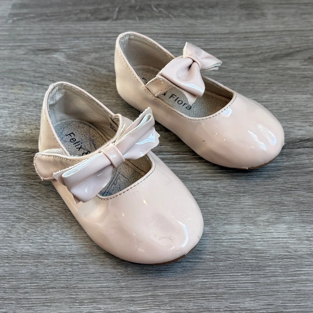 Felix & Flora cream bow flats
